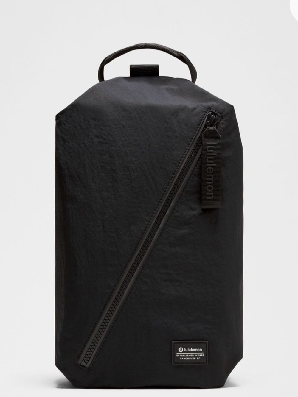 NWT Lululemon Athletica Fast Track Bag 2.0 9L in black color